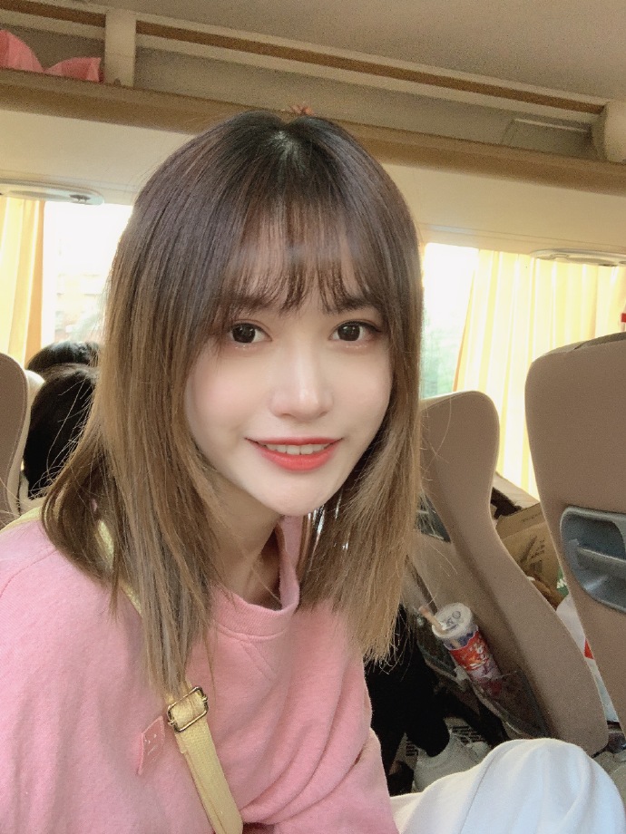 美女歌手gnz48-林嘉佩迷人美照好看啊