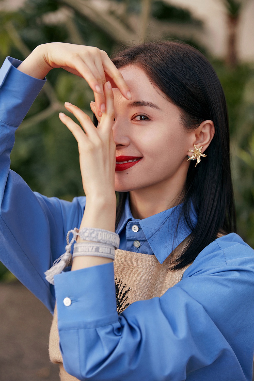 王子文长发吸睛日前,由王子文主演的电影《阴阳师之晴雅集》已杀青,该