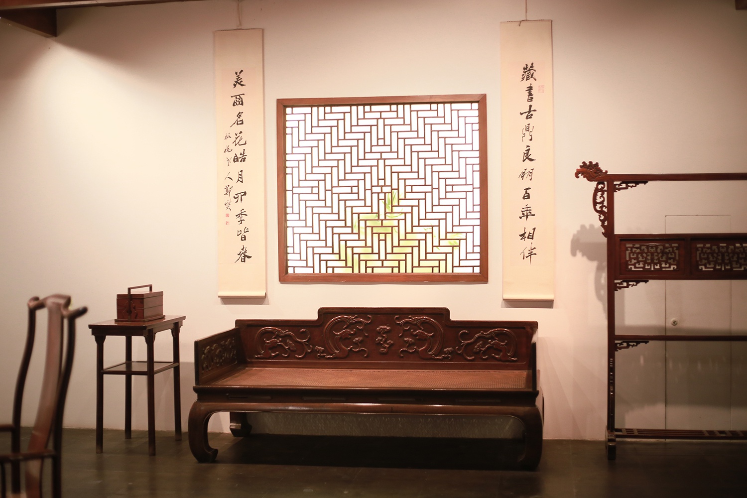 明式书房案头兼收藏与陈设的大雅小器