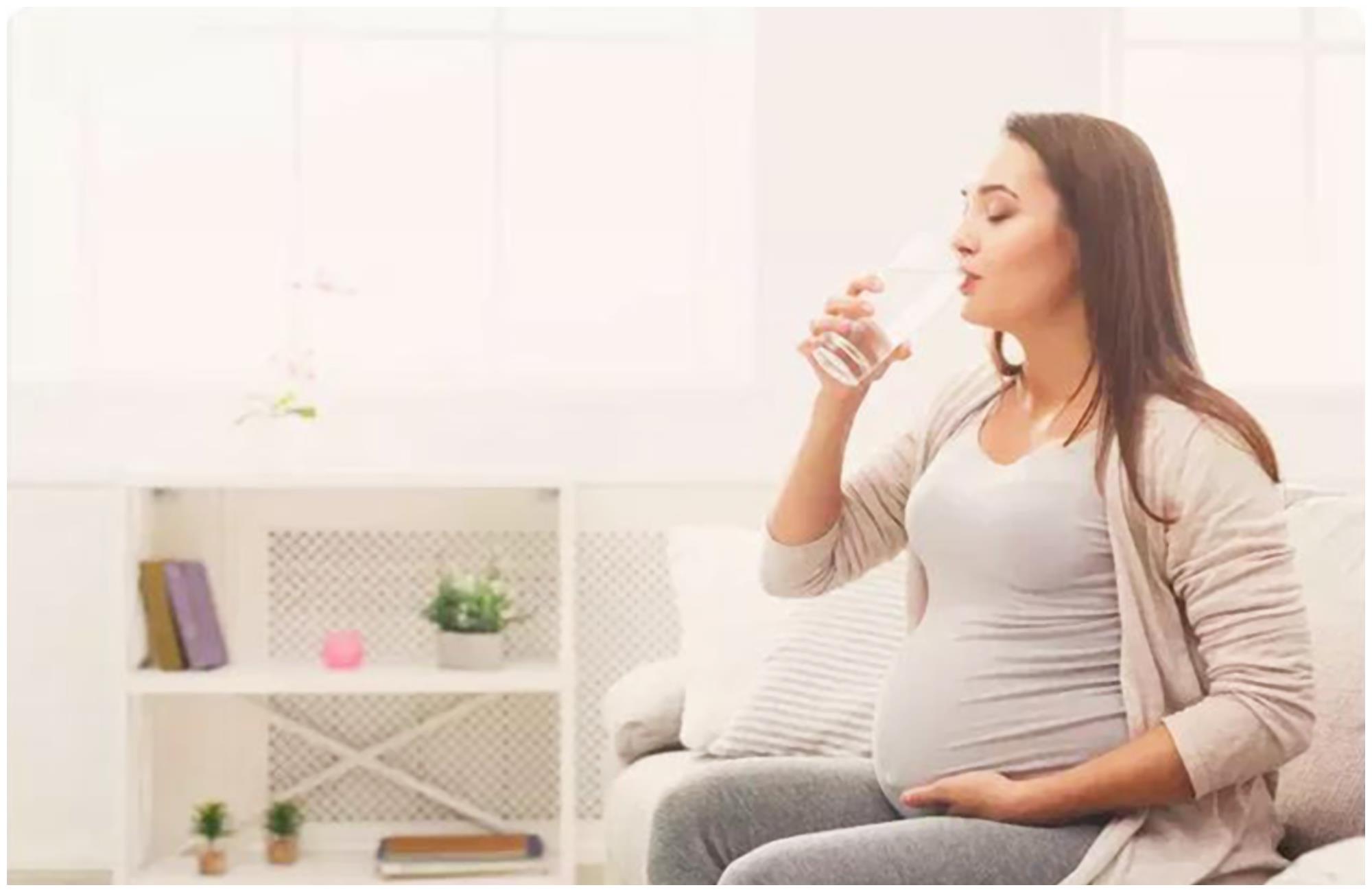 孕妇喝水也能补营养孕期水分补充很有讲究喝不对会伤胎