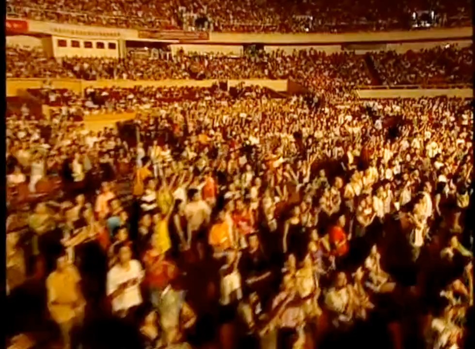 周传雄《黄昏》独特的嗓音，同歌迷一起大合唱经典情歌，非常感人