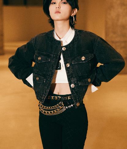 吾家有女初长成张子枫穿露脐装秀身材网友小孩长大了