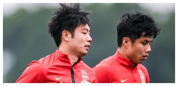 曝：广州队归化球员收到中超球队邀请，120亿夺冠豪门成潜在下家休闲区蓝鸢梦想 - Www.slyday.coM