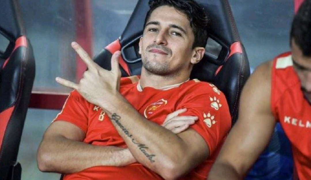 记者表示:阿兰与洛国富通过了国际足联审核,两人能为国足比赛