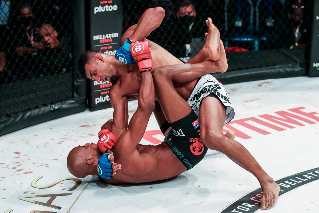 利马(douglas lima)对阵本土名将"毒液"迈克尔·佩奇(michael pa)e)