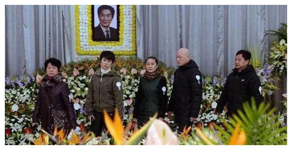 六龄童追悼会现场曝光唐僧送别昔日好友上千群众来道别