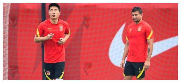 曝：广州队归化球员收到中超球队邀请，120亿夺冠豪门成潜在下家休闲区蓝鸢梦想 - Www.slyday.coM