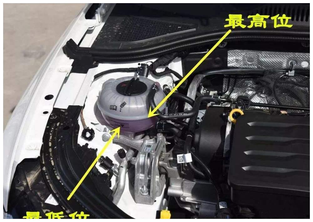 汽车水箱多久换一次水?维修工:再加水就等着发动机报废吧!