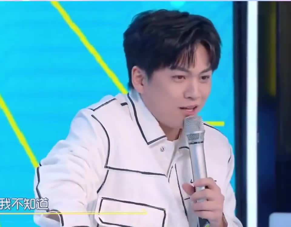 武艺挑战勇气摸牛蛙,网友:我只注意他胖了一圈的脸,好油腻