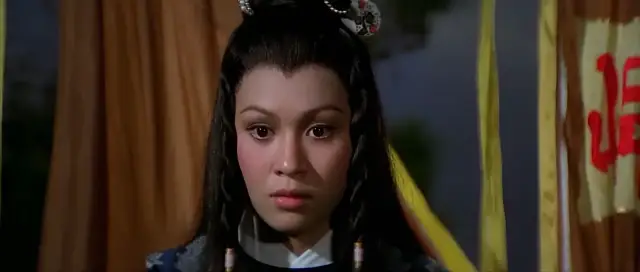 余安安版的周芷若少了些柔弱,更英气潇洒