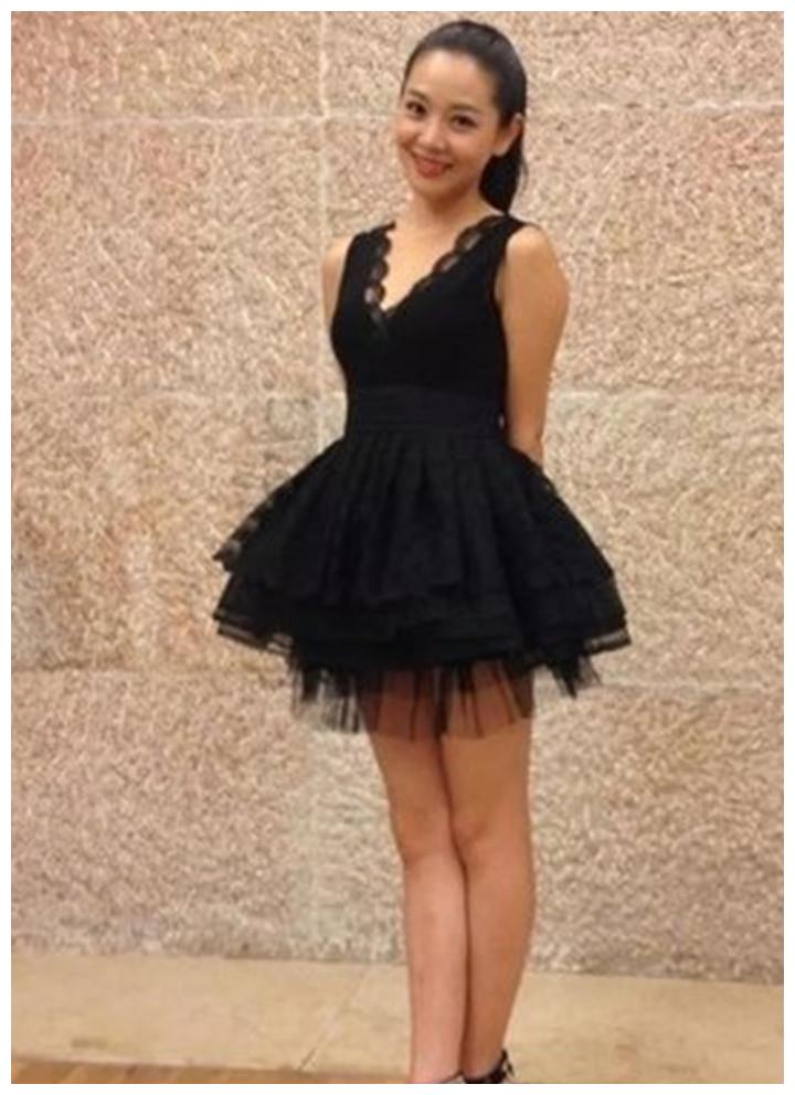 她就是王维维.1985年,王维维出生在上海的一个富裕家庭.