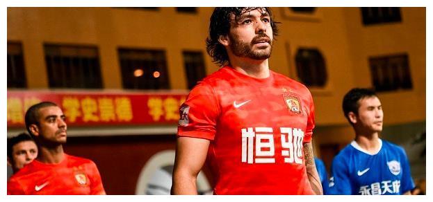 曝：广州队归化球员收到中超球队邀请，120亿夺冠豪门成潜在下家休闲区蓝鸢梦想 - Www.slyday.coM