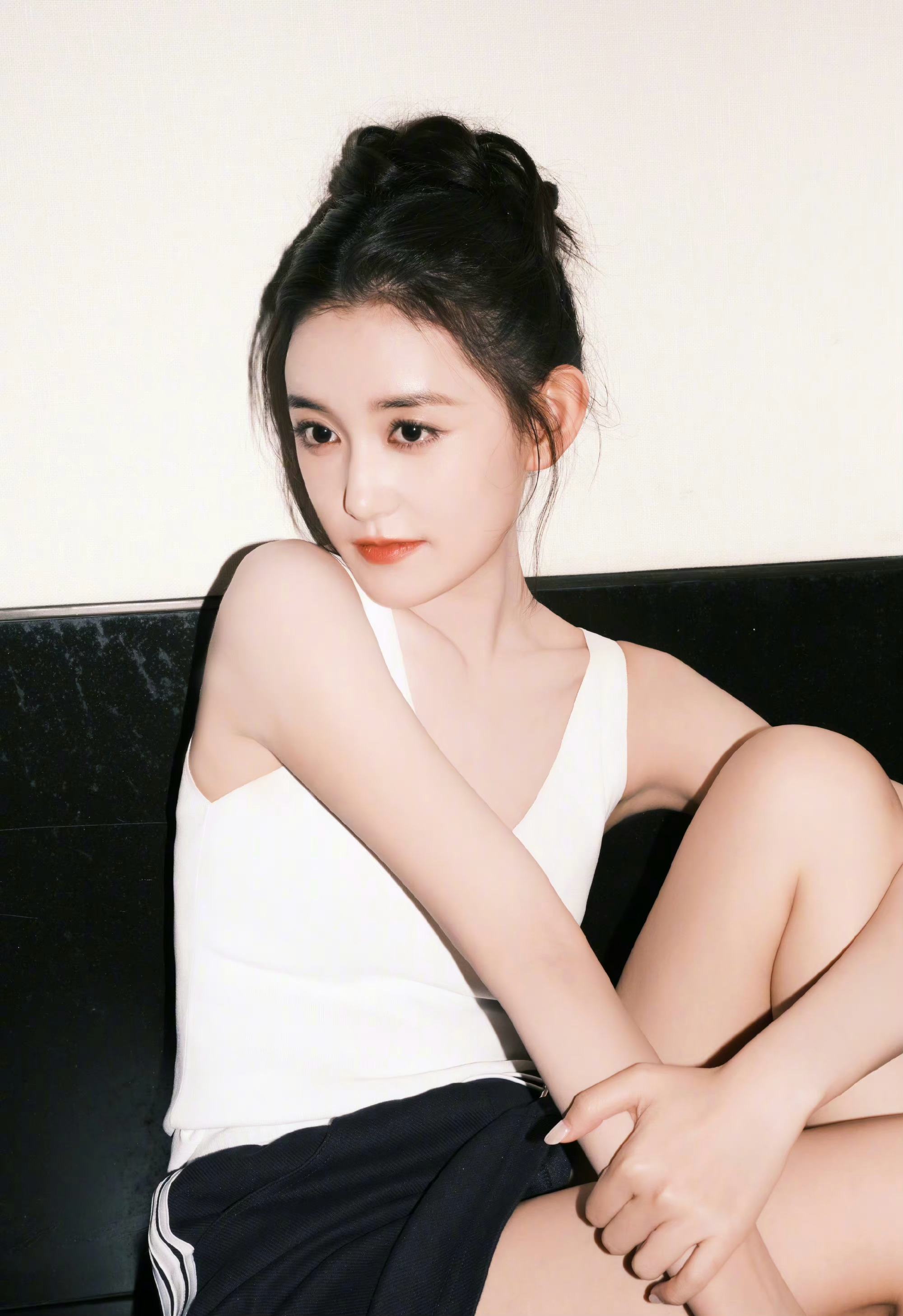 蒋依依最新随拍!休闲穿搭舒适甜美,青春无敌元气满满_高清图集_新浪网