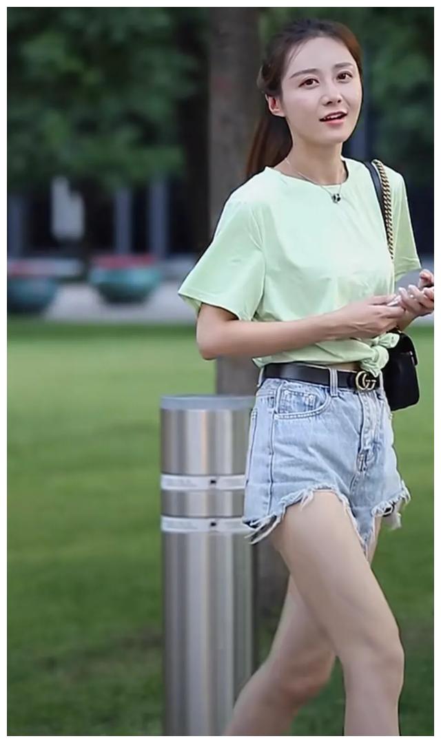 街拍美女变瘦变美变年轻漂亮