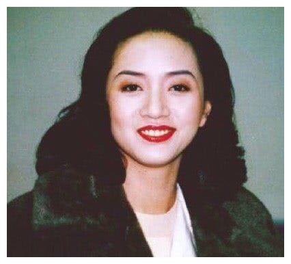 演艺事业外,梅艳芳热心公益慈善.1993年7月27日成立《梅艳芳四海一心