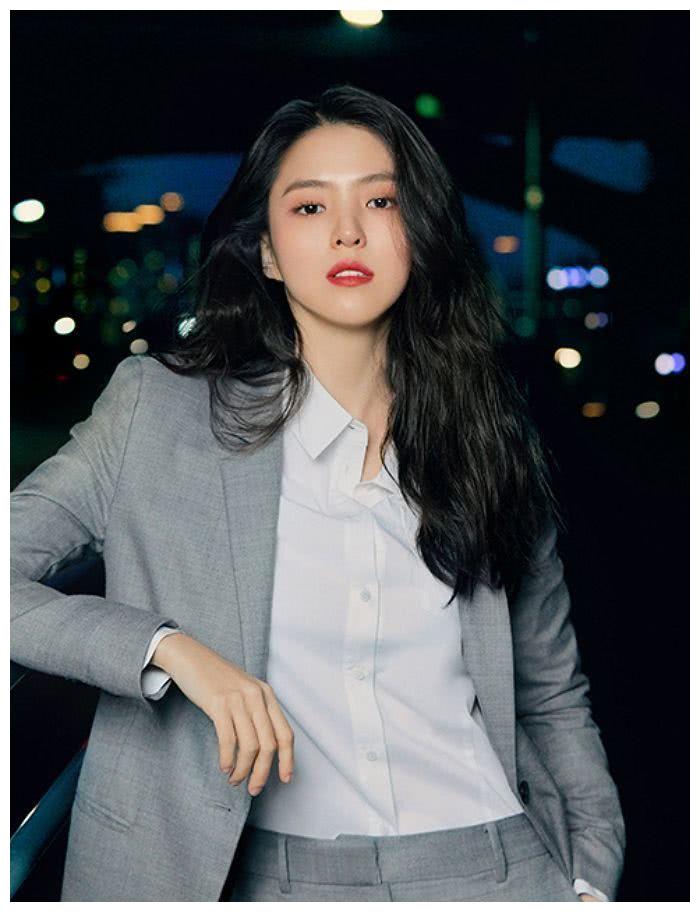 夫妻的世界韩素希被选为香水代言人表情酷酷清纯可人