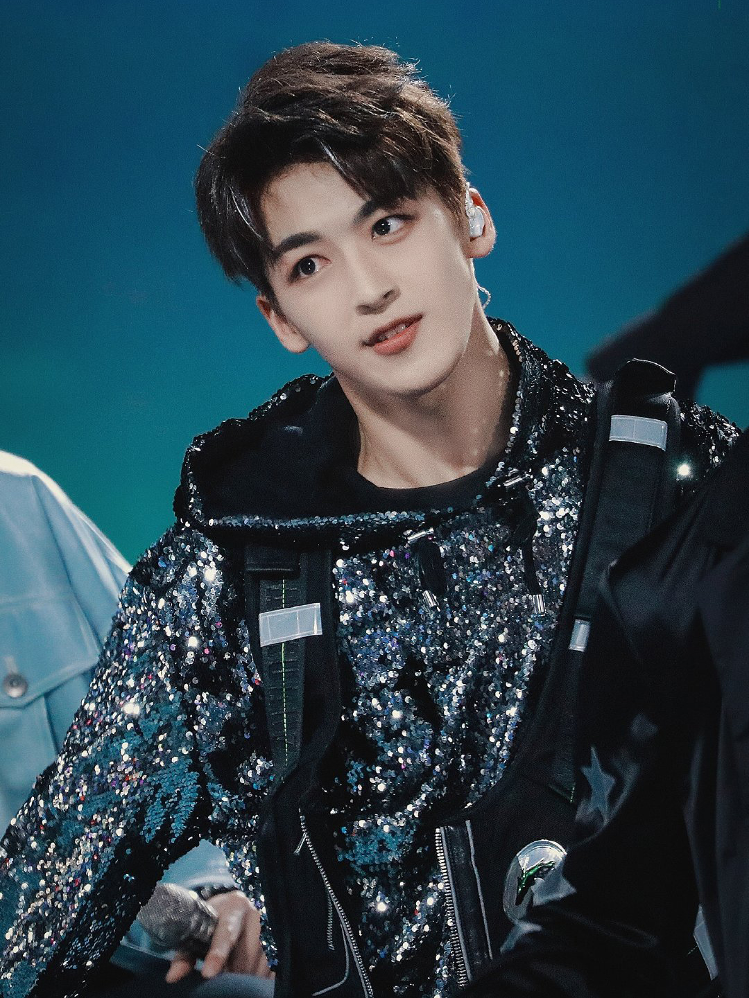 何洛洛的穿衣风差距这么大超自信的穿搭果然穿什么都好看