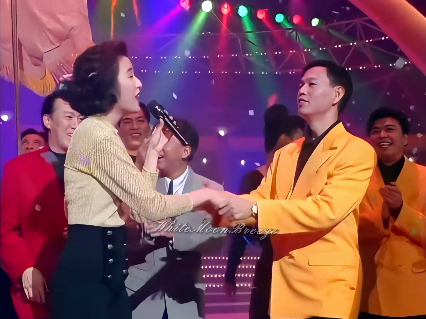 那一年她们风华正茂：爱上你是我一生的错，唱得罗家英都感动了！