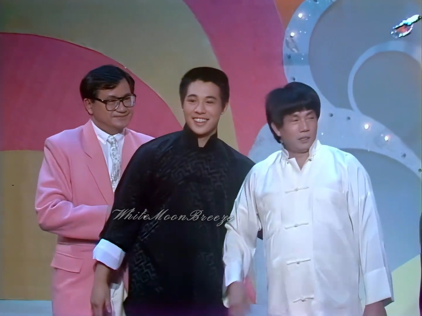 那一年他们风华正茂：李连杰和刘家良师傅相互模仿学习！