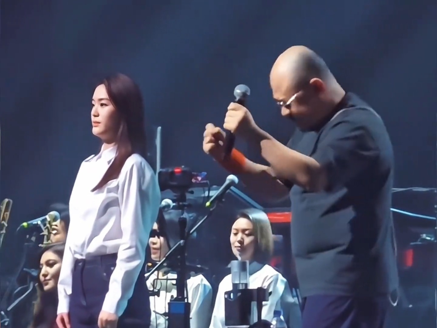 2025要说歌手开演唱会“谁最火”，绝对是刀郎和王心凌！