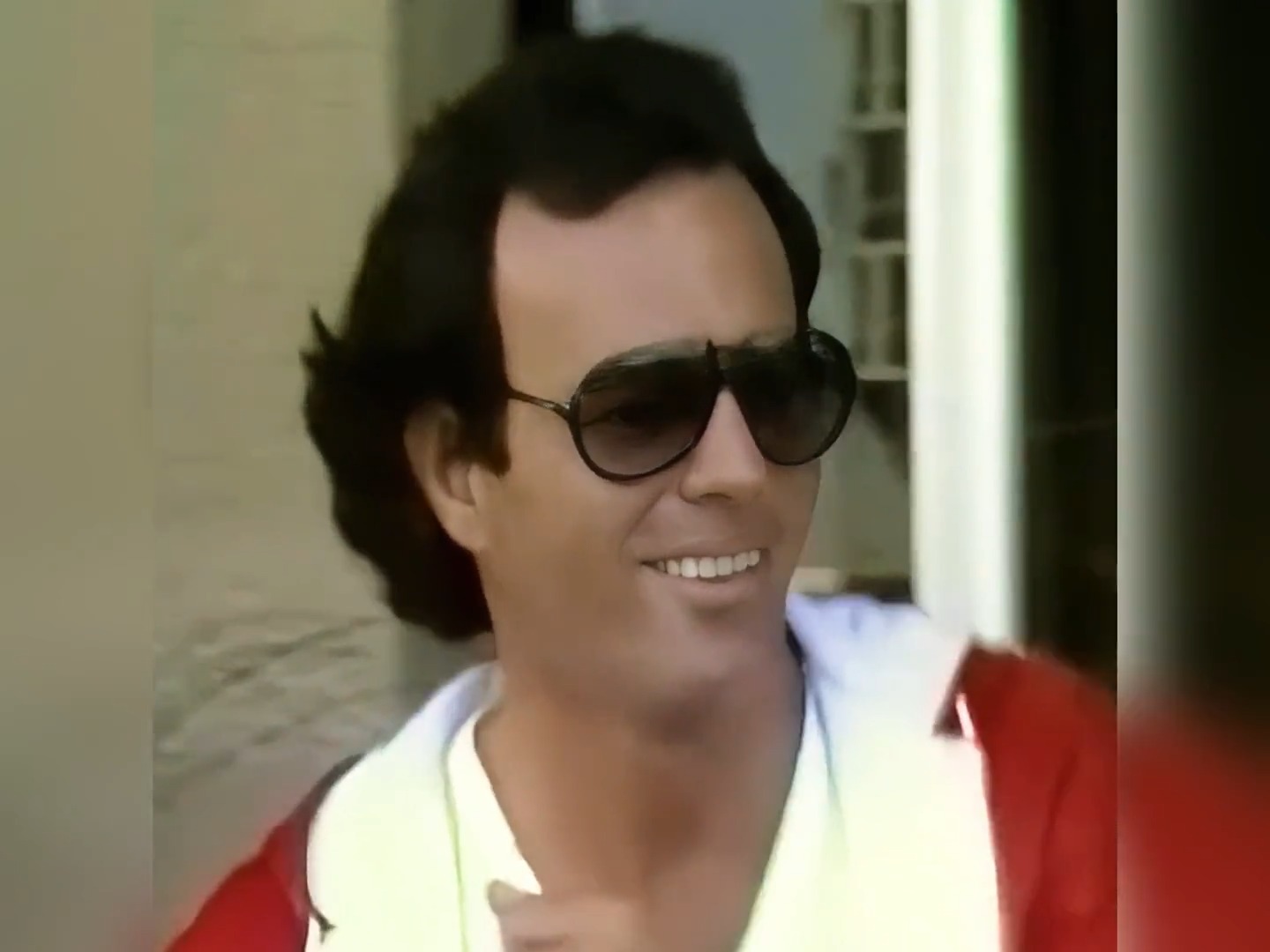 来自西班牙情歌王子胡里奥的「LaPaloma」《鸽子》，旋律优美