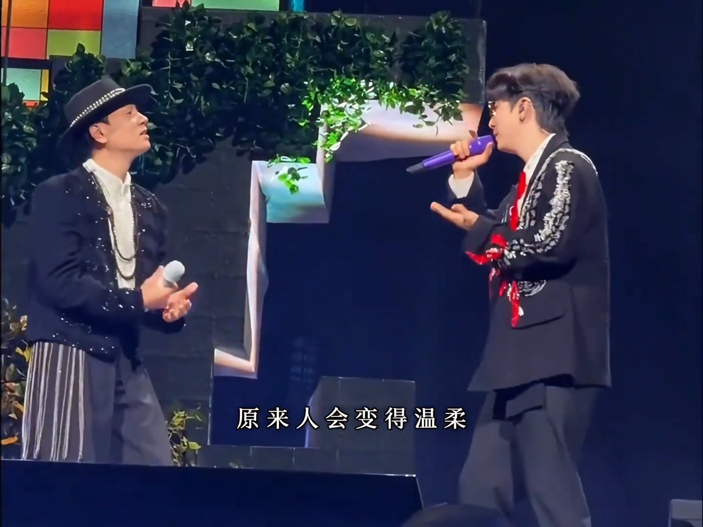 不管什么歌，谁的歌，陈小春嘴巴里唱出来都变成是他的歌，好听。