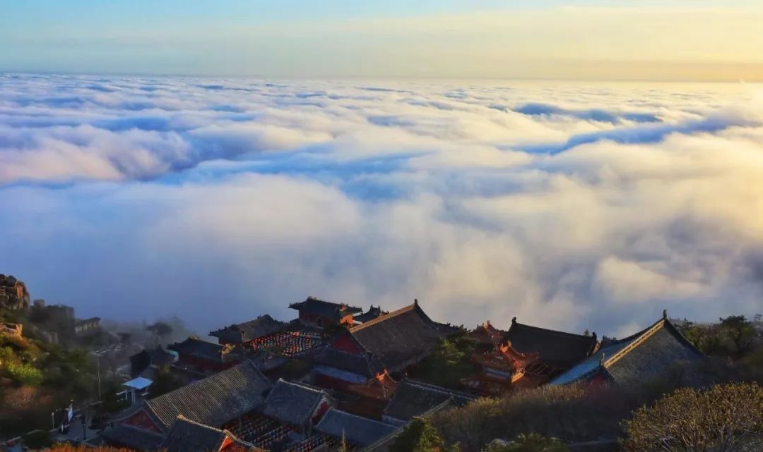 绝美泰山云海宛如人间仙境