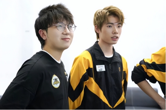 妖刀爆料,KPL总决赛是狼队五人组最后一次亮相,暗指小胖回归?休闲区蓝鸢梦想 - Www.slyday.coM 妖刀爆料,KPL总决赛是狼队五人组最后一次亮相,暗指小胖回归?休闲区蓝鸢梦想 - Www.slyday.coM