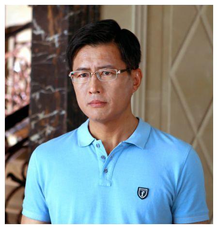 55岁"老戏骨"高曙光,两任妻子颜值差距大,前妻带女在国外潇洒