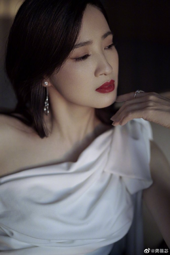 美女演员龚蓓苾迷人写真美照好看啊_高清图集_新浪网