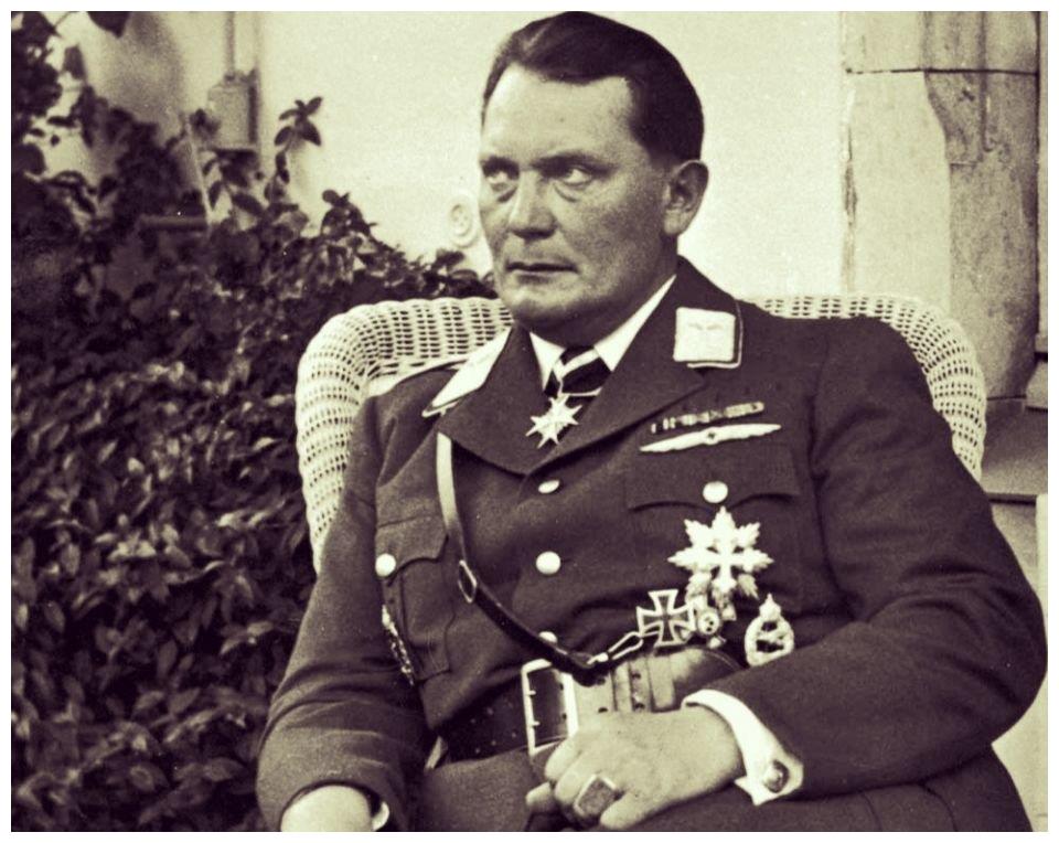 纳粹两个魔头戈林和希姆莱,谁的级别和权力更大?要分时段来解读