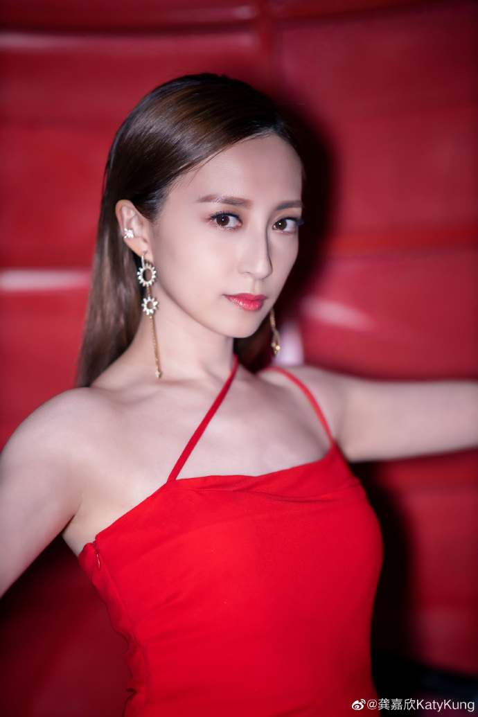 美少女龚嘉欣迷人美照欣赏