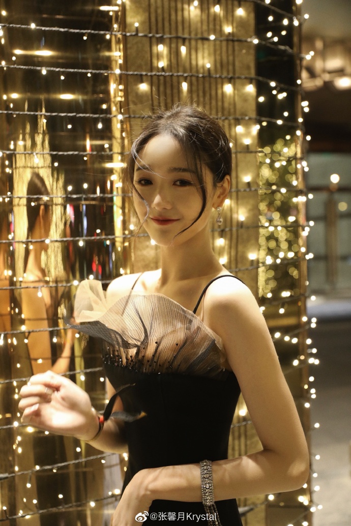 美女演员张馨月迷人写真美照好漂亮 啊_高清图集_新浪网