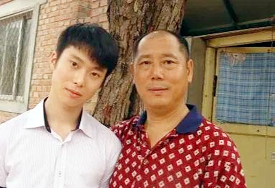 李成儒1992年与李诗蓉结束6年婚姻,儿子李大海1985年出生,今年36岁了