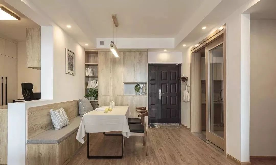 2,卡座与吊柜若觉得地柜取拿物品不方便,可在卡座上方安装吊柜,也能起