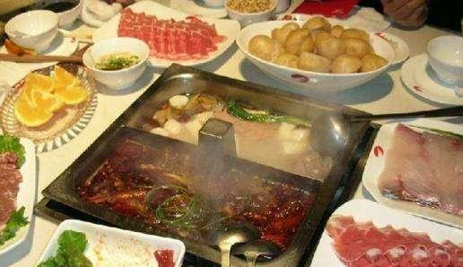 闺蜜两个人去吃火锅，点的都是半份菜，直呼服务好，结账时却懵了休闲区蓝鸢梦想 - Www.slyday.coM