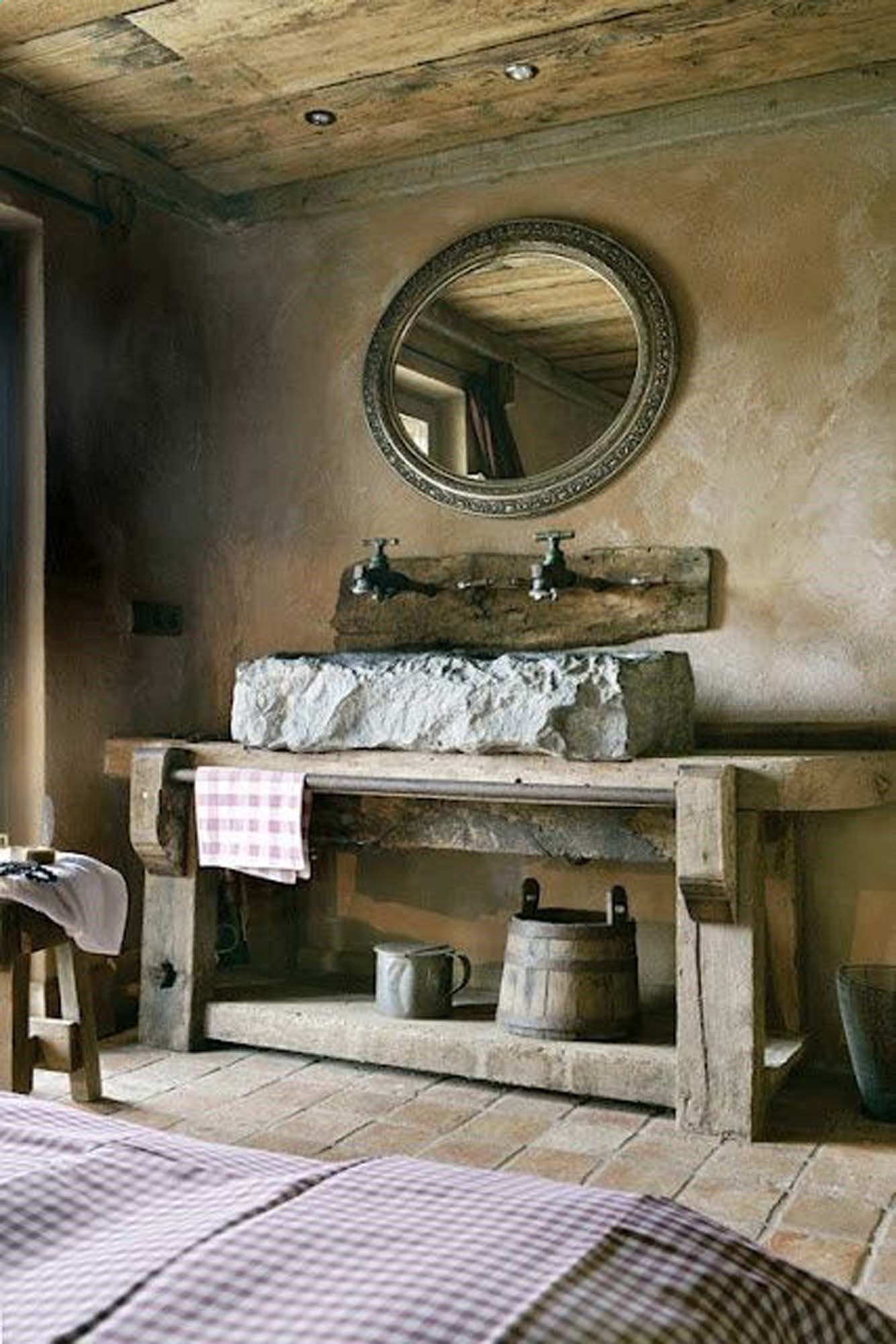 创意洗手台除了精心设计的造型,保留材料本身的特点也是一种创意.