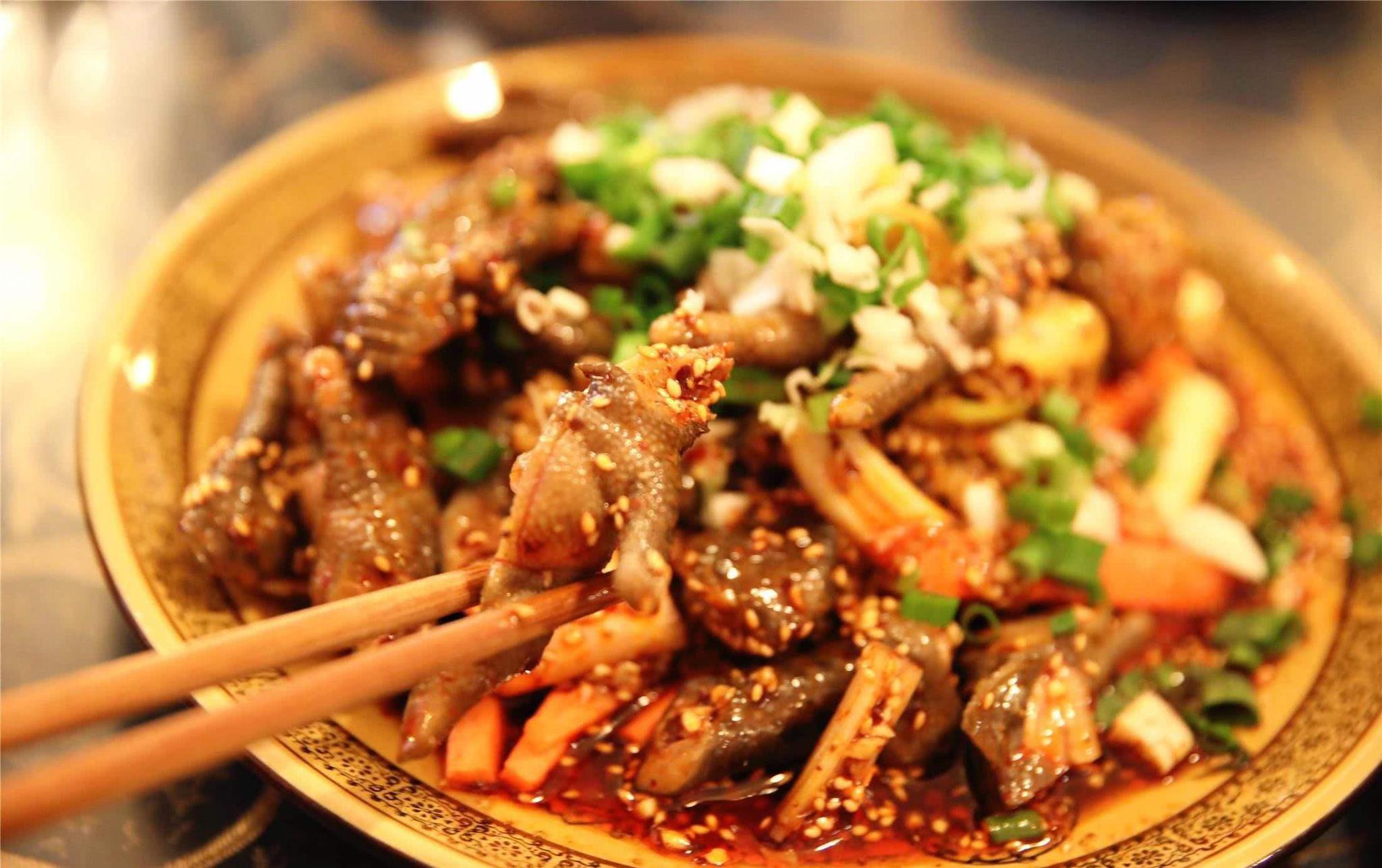 2,凉拌麻辣鸡爪