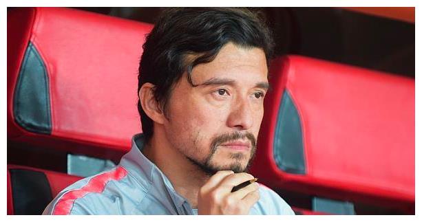 曝：广州队归化球员收到中超球队邀请，120亿夺冠豪门成潜在下家休闲区蓝鸢梦想 - Www.slyday.coM