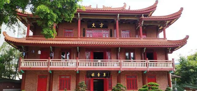 厦门"八大景"中的一个是金鸡亭,即普光寺