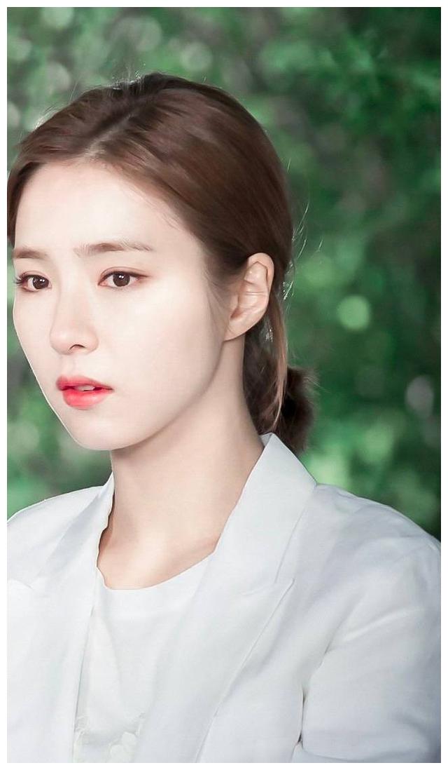 申世京画报再现神颜被骂演技差影帝都带不动曾与金钟铉恋爱