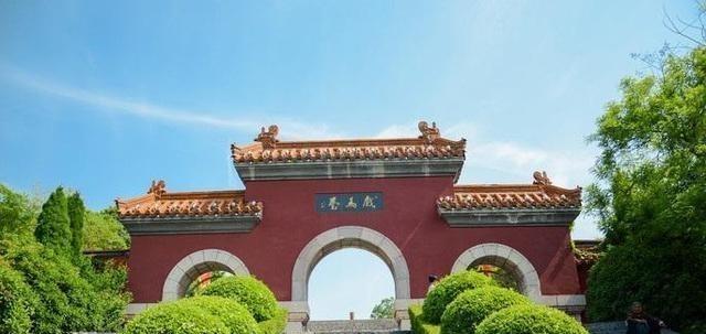 徐州现存最早的名胜古迹,项羽阅兵和演武的地方,至今还收门票