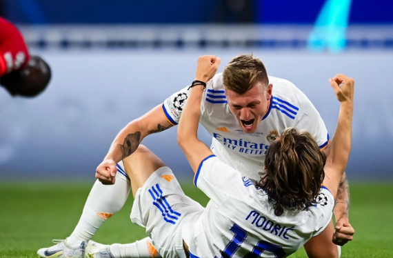 再见了皇马！19冠功勋拒续约，瓜帅送豪华报价，全欧豪门嗅到不安|皇马|克罗斯|功勋_新浪新闻