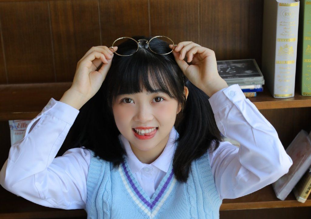 邻家美女小姐姐可爱学生制服写真