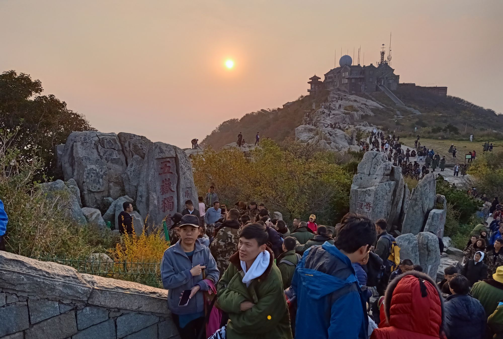 山东省-泰山市爬泰山观日出_高清图集_新浪网