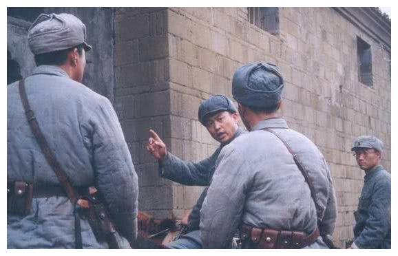 第一路,由吴诚忠旅长,何耀榜副旅长,熊作芳副政委率旅部和4团向麻城