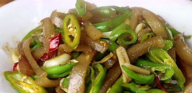 几元钱就做一大盘,饭店吃不到,过瘾|猪皮|线椒|青椒_新浪新闻