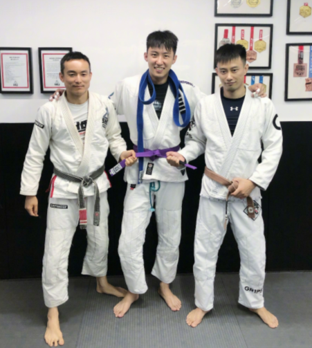 黄景瑜和杨鸣邓亚萍同框,站姿像极了"保镖"上演"最萌身高差"