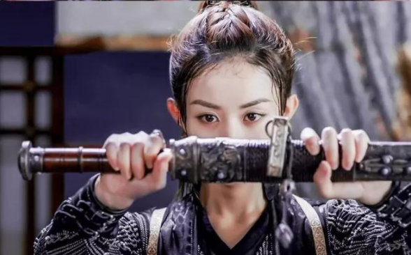 同样是拔剑出鞘:赵丽颖最霸气,杨紫宛若天仙,李若彤最经典!