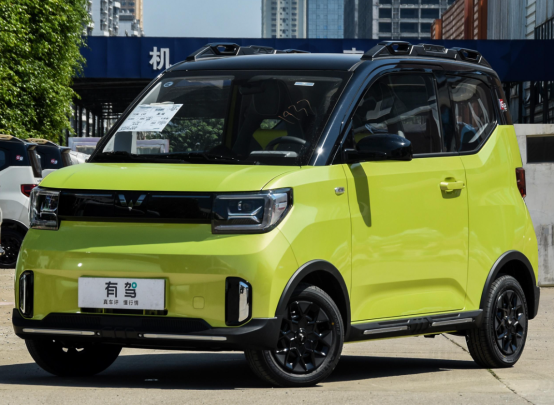 宏光miniev是上汽通用五菱旗下五菱品牌的首款四座新能源车,定位为